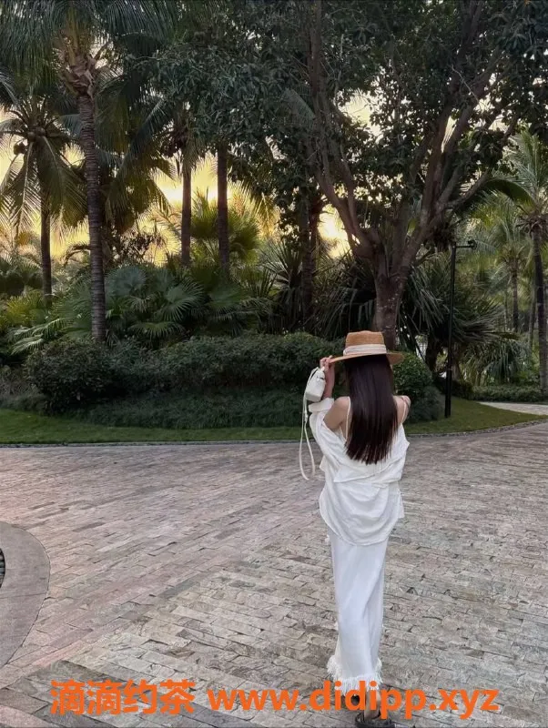 杭州楼凤-上城区芙芙，163cm身材，超值体验！