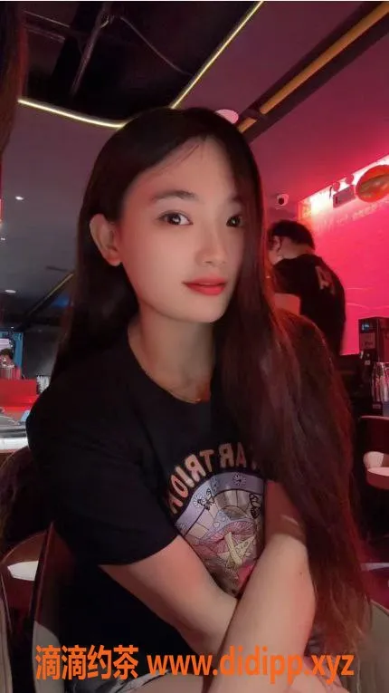 深圳楼凤-宝安性感丹丹25岁身高165cm，500元亲密服务