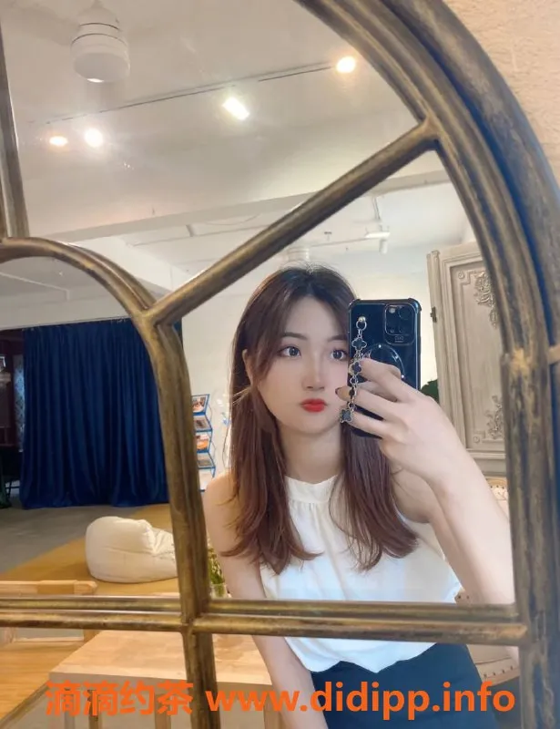 深圳楼凤-光明白虎已下，24岁女友感陪浴服务