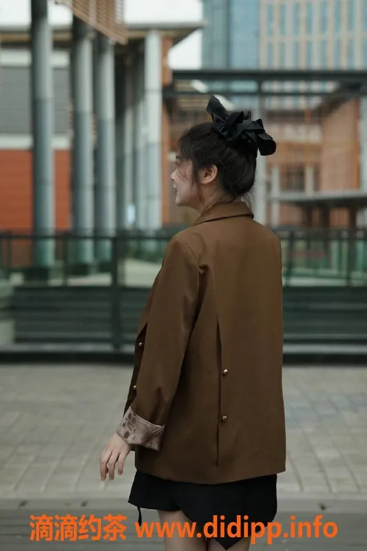 厦门楼凤-海沧老师安安，164高D+大奶，套餐1p仅400元