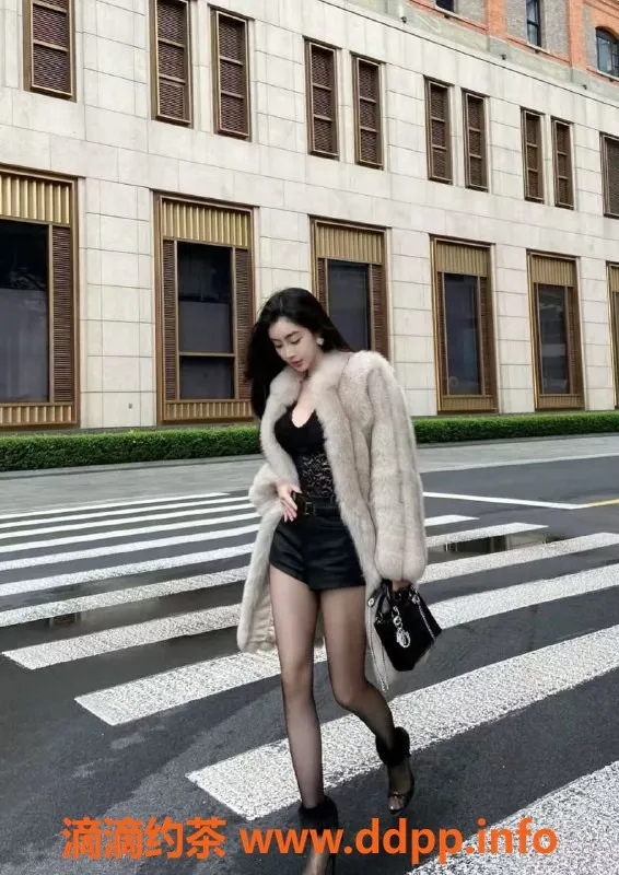 广州楼凤-天河车模叶凯薇，1300元起，让你体验非凡