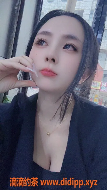 深圳楼凤-龙华区小笼包，御姐制服服务，推荐指数五颗星