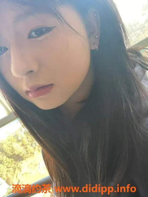 深圳楼凤-龙华区嫩妹晓希，900元体验制服服务