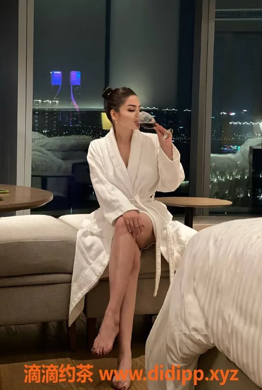 杭州楼凤-杭州洋酒Lena，172cm C+胸，1600p起，包时不限次