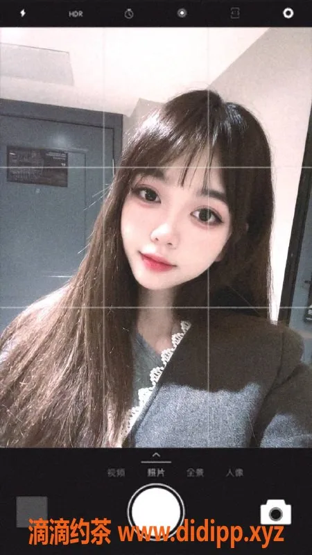 深圳楼凤-宝安区仙仙，1200元制服蛇吻服务，五星推荐！