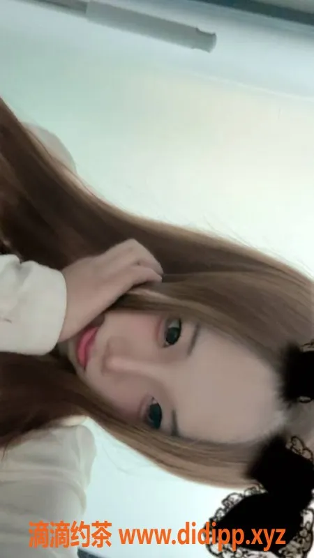 郑州楼凤资源信息,郑州金水区19岁珂珂，身高167cm，53kg，平价服务