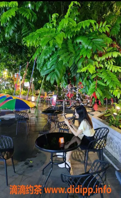 深圳楼凤资源信息,龙岗区御姐林佳，700元起，制服服务不容错过