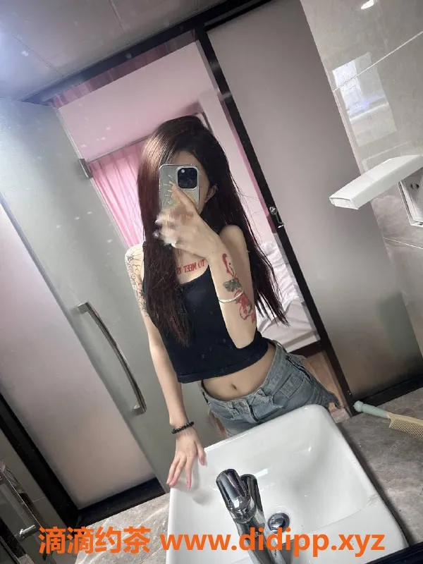 深圳楼凤-福田区小小嫩妹，制服胸推服务，900元起