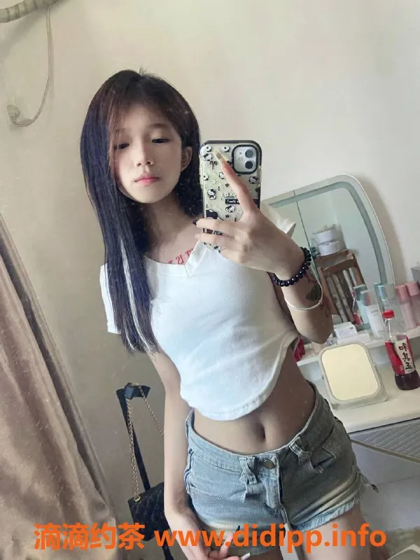 深圳楼凤-福田区小小嫩妹，制服胸推服务，900元起