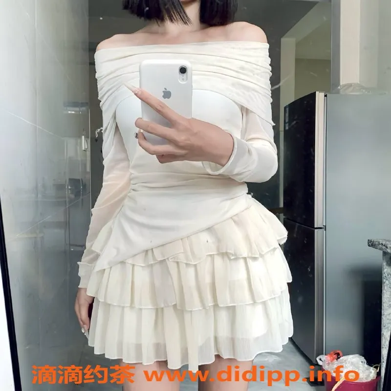 深圳楼凤-福田区嫩妹蛋挞，800元享制服服务