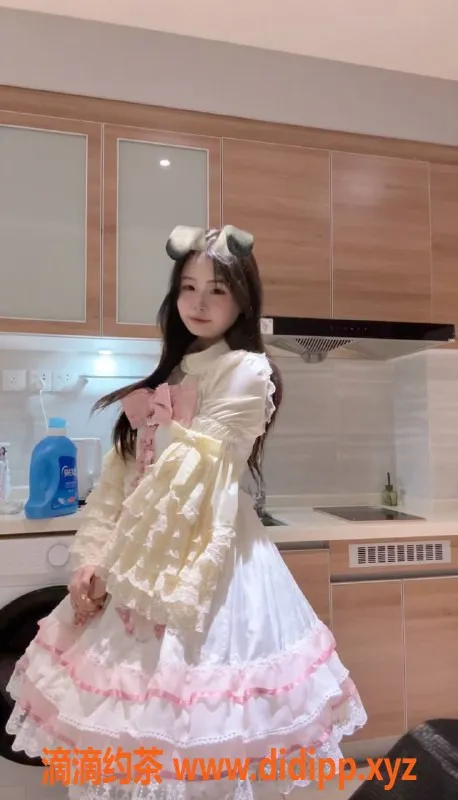 成都楼凤-天府二街小佳，18岁嫩妹，700元起服务