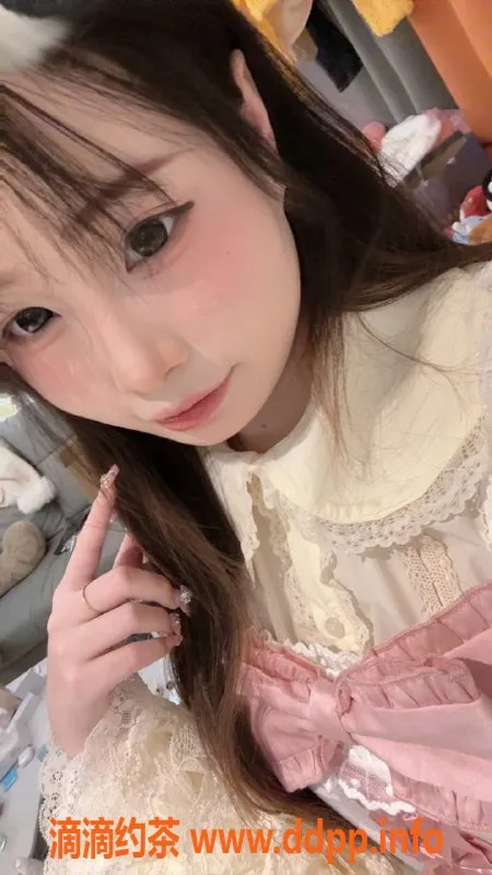 成都楼凤-天府二街小佳，18岁嫩妹，700元起服务