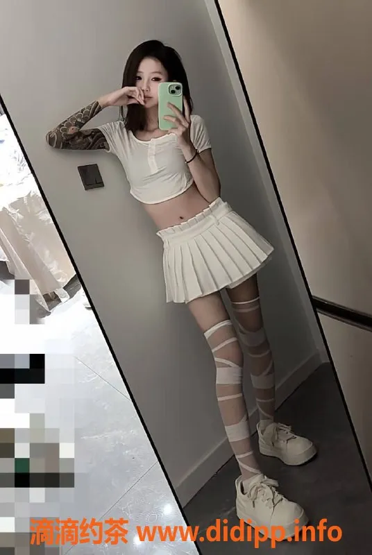 厦门楼凤-思明区小梨：22岁少女，163cm C杯，甜美可外