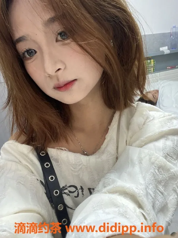 广州楼凤-天河嫩妹小星星，6P鸳鸯浴服务等你体验！