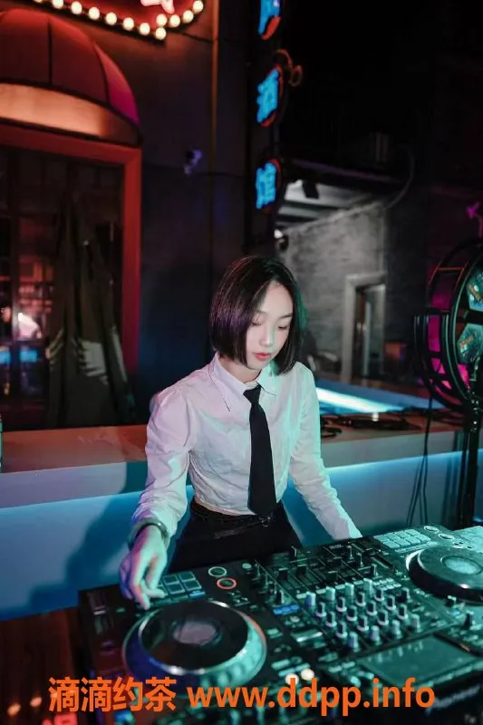 广州楼凤-白云嫩妹芊芊，8P视频验证，SM舌吻等服务