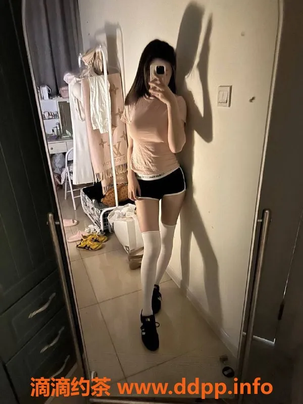 长沙楼凤-天心区19岁乐宝，170cm大长腿，700p服务