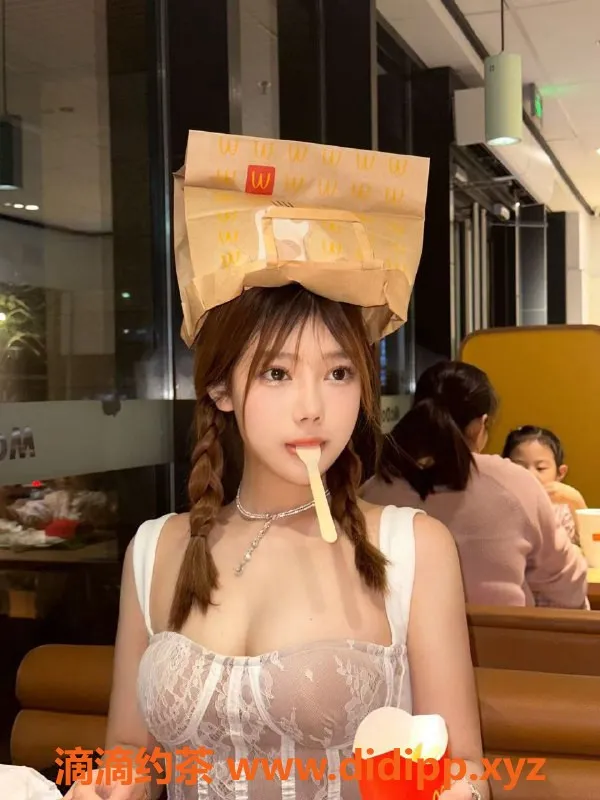 广州楼凤-天河小可爱，嫩妹大胸舌吻服务，只需15P！