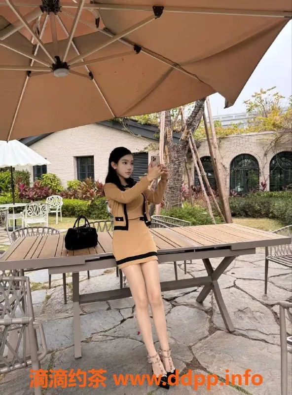 广州楼凤资源信息,天河小可爱，嫩妹大胸舌吻服务，只需15P！