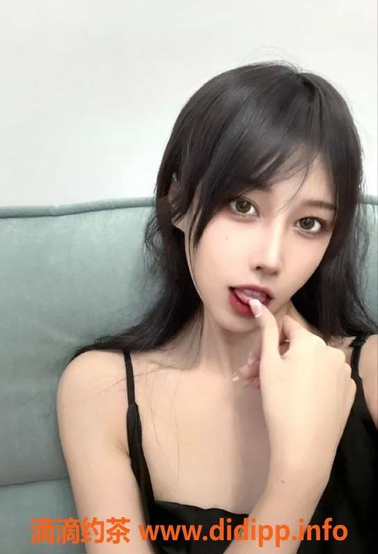 广州楼凤-天河甜甜 12P嫩妹大胸鸳鸯浴服务