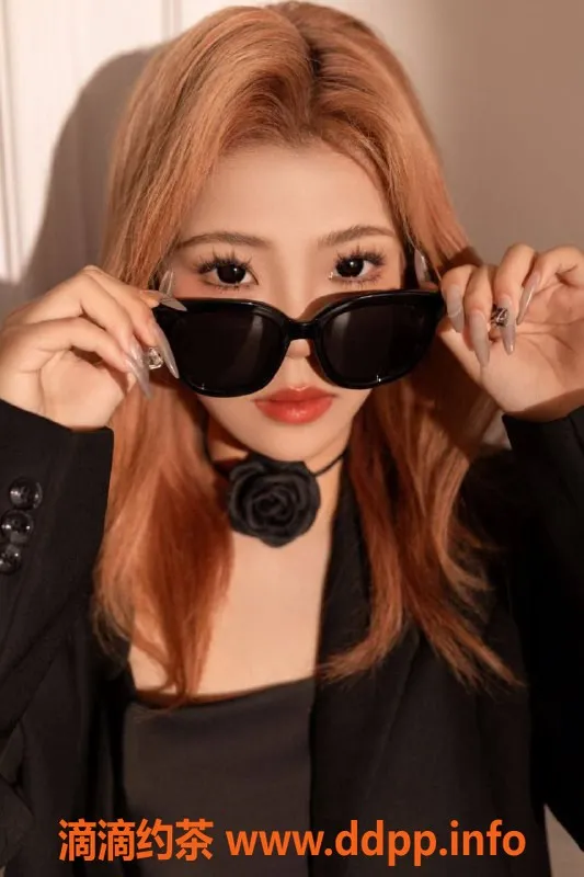 长沙楼凤-雨花区18岁崽崽，160cm白嫩小妹包时服务