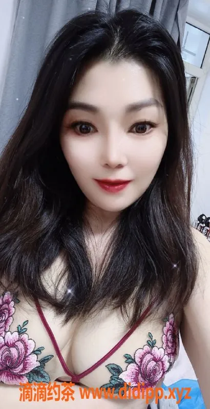 北京楼凤-朝阳脱姐，33岁165CM，口活一绝，500元服务