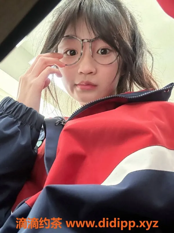 广州楼凤-外出嫩妹小甜甜，舌吻鸳鸯浴体验，20PP价位