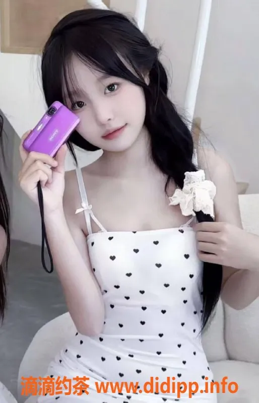 深圳楼凤-龙华嫩妹小豆包，1200元蛇吻制服服务