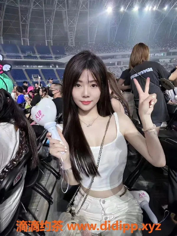 广州楼凤-天河慧慧 24岁性感纯欲女性 36D快餐特价300