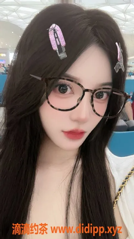 杭州楼凤-余杭小蛇，甜美嫩妹，700元起服务