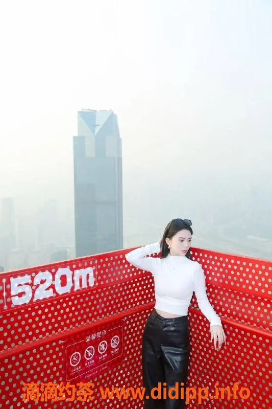 东莞楼凤-万江露露，700元优质服务等你来体验