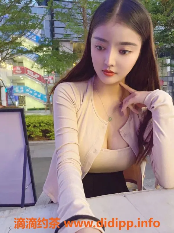 深圳楼凤-宝安区小玉：1000元嫩姐制服服务，五星推荐！