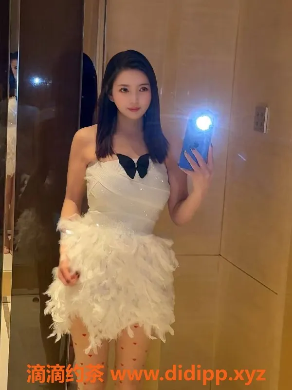 成都楼凤-华府大道小鹅，165身高，7p享优质服务