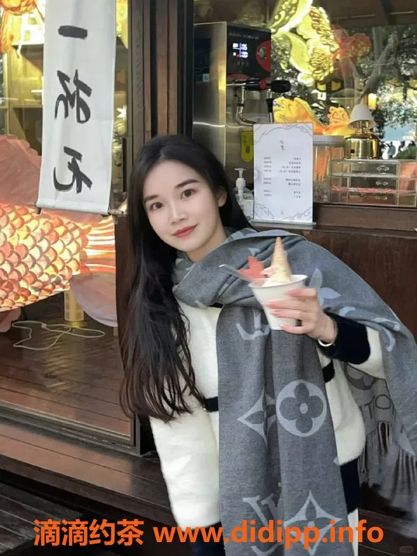 长沙楼凤-天心区miumiu 162cm 45kg 24岁 母乳特色服务