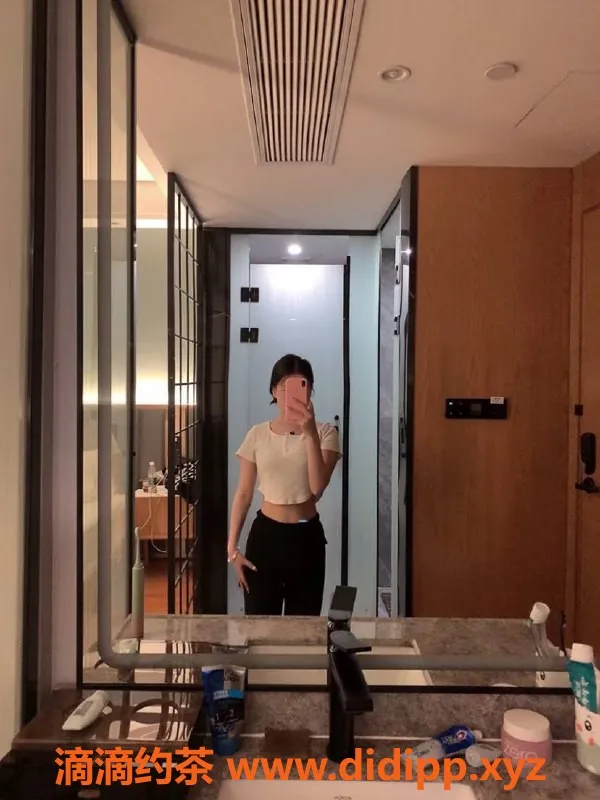 广州楼凤-天河嫩妹小伊，700元/1次，真实视频验证