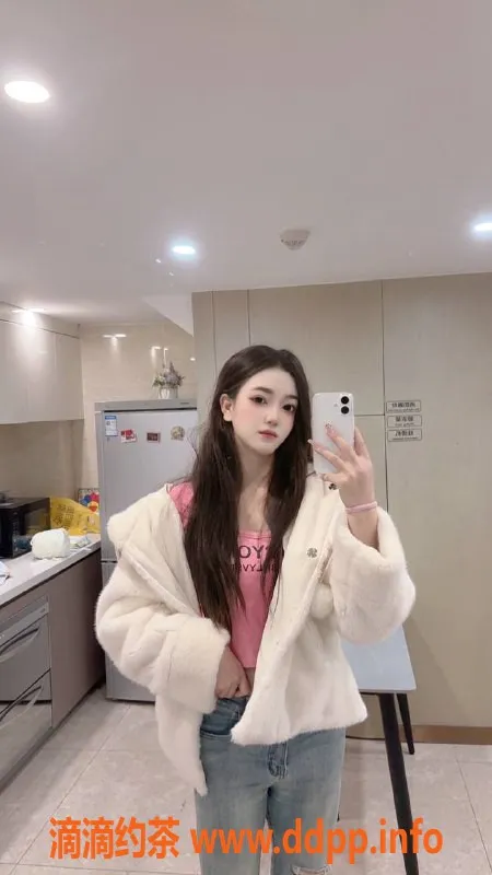 广州楼凤-天河嫩妹可乐：700元舌吻、69p优惠体验