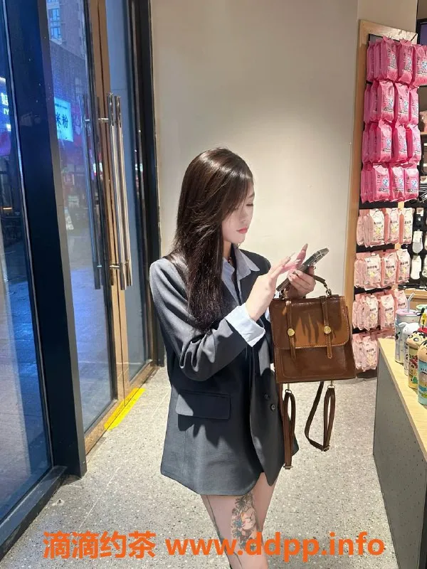 广州楼凤-番禺正妹晶晶，700元服务尽享魅力