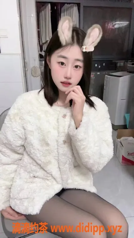 深圳楼凤-宝安区嫩妹欣欣，制服+水中萧800元起