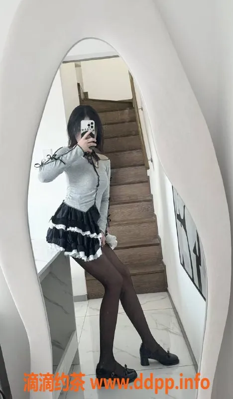 深圳楼凤-宝安区嫩妹欣欣，制服+水中萧800元起