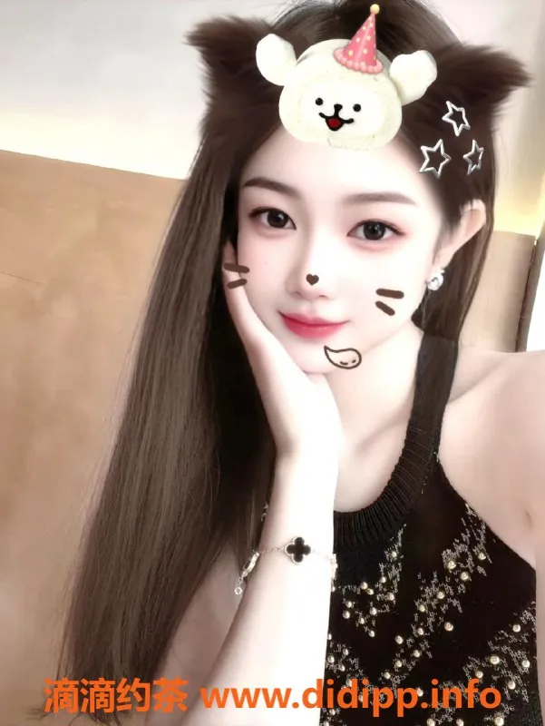 广州楼凤-天河御姐骚骚，12P大胸夜课等你体验！