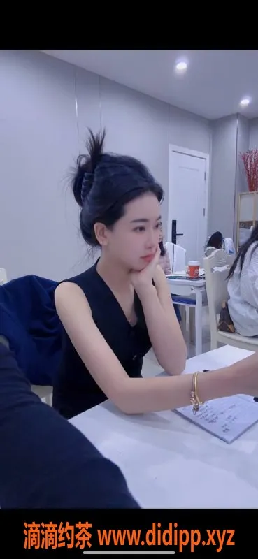 成都楼凤-成都乐瑶，高颜值165cm，仅96斤，陪洗服务900元起