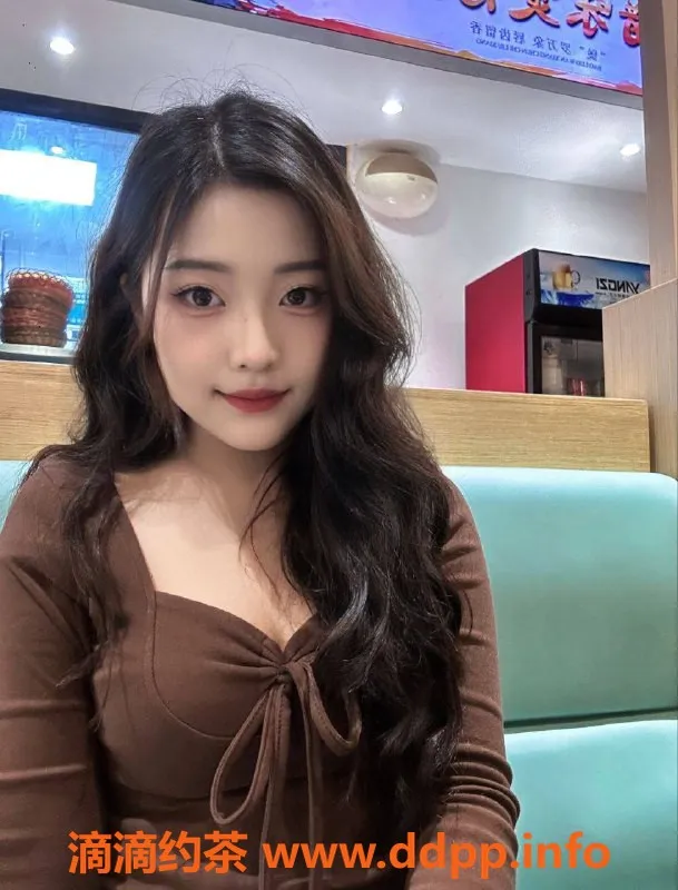 东莞楼凤-东莞大朗小月月，19岁美少女，身高160，服务多样