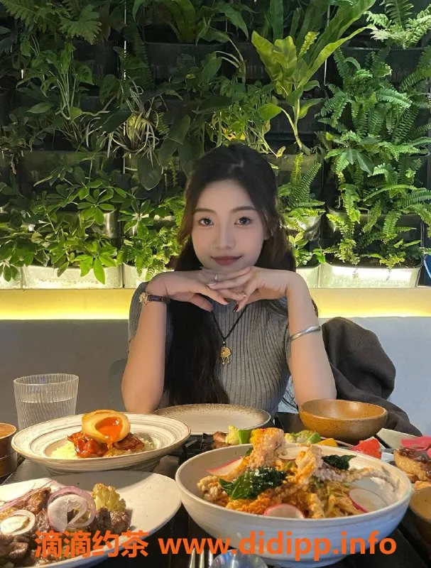 东莞楼凤-东莞大朗小月月，19岁美少女，身高160，服务多样