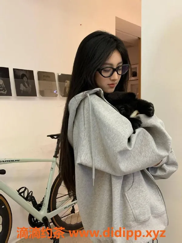 杭州楼凤资源信息,滨江区云允儿，165/89，甜美大一学生，1500起