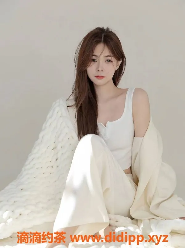 深圳楼凤资源信息,龙华兼职美女，165cm 19岁 34C 价位实惠