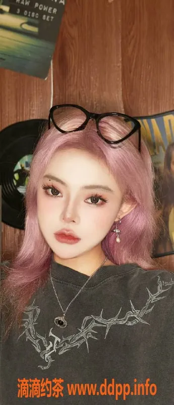 成都楼凤-成华区陆玖玖，24岁155cm萝莉妹，800元超值服务