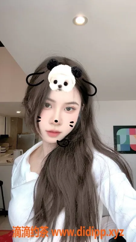 东莞楼凤-南城佳欣老师，18岁163cm，45kg，B罩杯