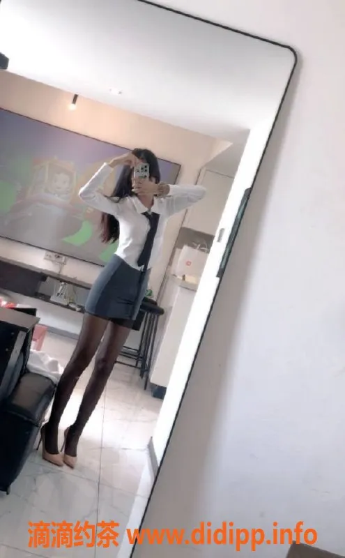 东莞楼凤-南城佳欣老师，18岁163cm，45kg，B罩杯