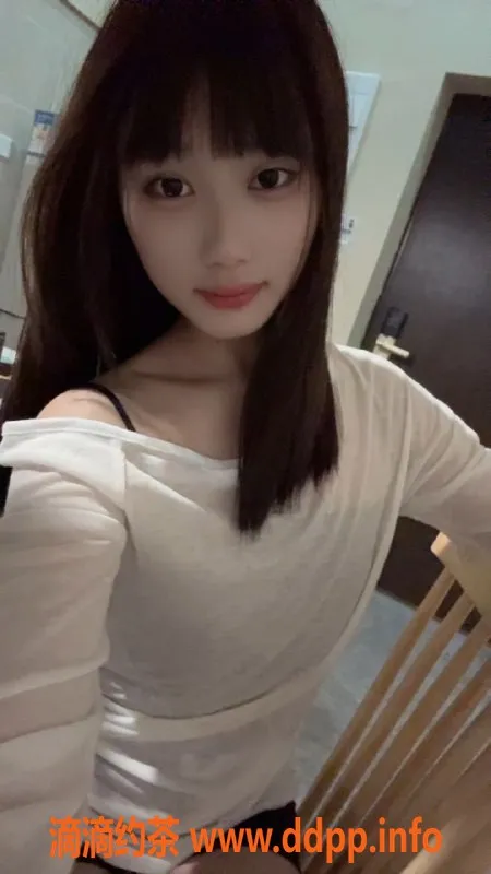 成都楼凤-成华区小荣，颜值高、身材好，18岁小排骨妹