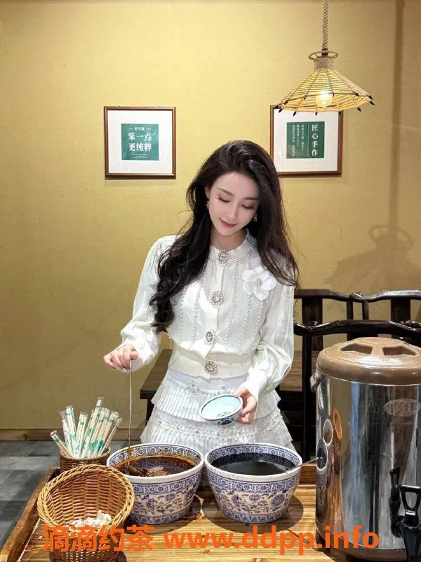 上海楼凤-普陀子轩，166身高，45kg，22岁，1300元50分钟