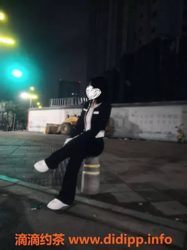 郑州楼凤资源信息,郑州童颜巨乳珊珊，160高110重，18岁热情服务